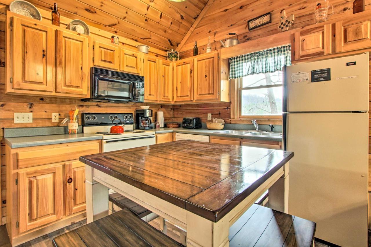 Pigeon Forge Cabin With Hot Tub And Mountain Views! المظهر الخارجي الصورة